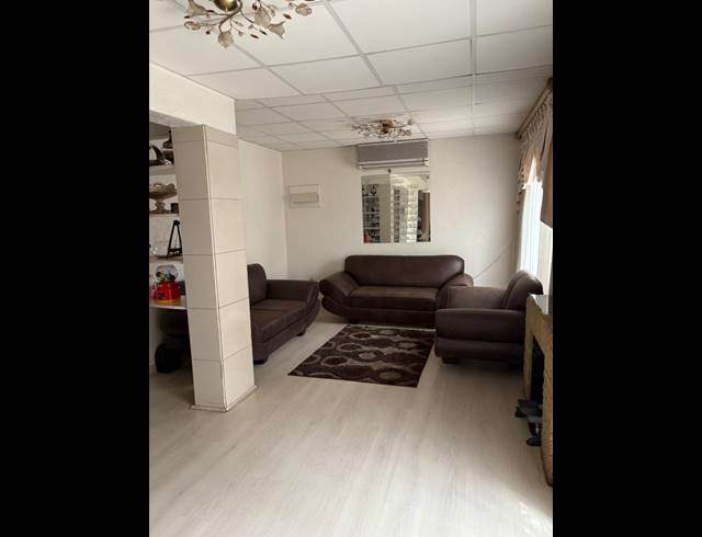 6 BEDROOM HOUSE FOR SALE IN LAUDIUM